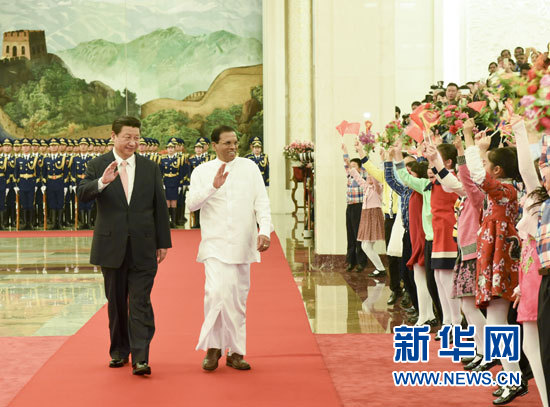 会谈前,习近平在人民大会堂北大厅为西里塞纳举行欢迎仪式。新华社记者李学仁摄 会谈前,习近平在人民大会堂北大厅为西里塞纳举行欢迎仪式。新华社记者李学仁摄