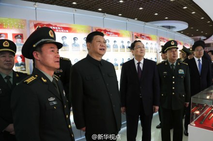 习近平视察新疆军区某红军师时说：要让红色基因代代相传