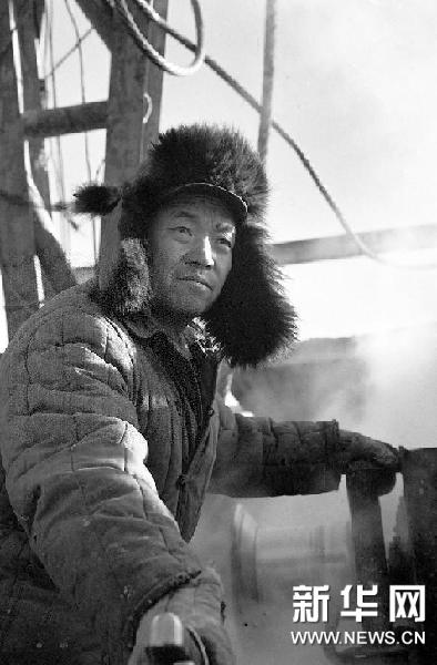 （图文互动·家国梦想·时代英雄谱）（3）致敬六十年代英雄人物：“自己活着是为了使别人更美好”