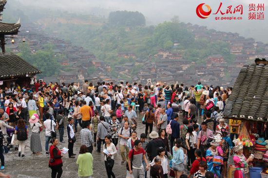 西江观景台游客火爆