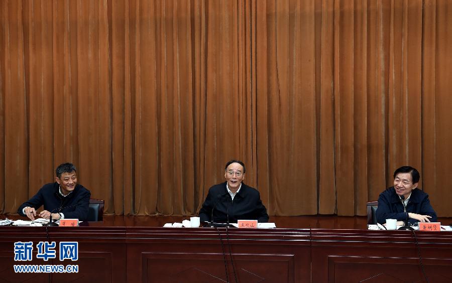 3月27日至28日,中共中央政治局常委、中央纪委书记王岐山到河南省调研,并主持召开座谈会。这是3月28日王岐山在河南林州主持召开座谈会。 新华社记者 饶爱民 摄 3月27日至28日,中共中央政治局常委、中央纪委书记王岐山到河南省调研,并主持召开座谈会。这是3月28日王岐山在河南林州主持召开座谈会。 新华社记者 饶爱民 摄