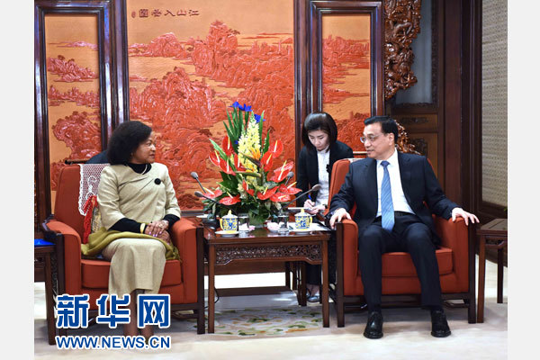 4月7日，中国国务院总理李克强在北京中南海紫光阁会见南非国民议会议长姆贝特。 新华社记者 李涛 摄
